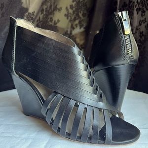 Vince Camuto: VENITA Wedge Sandal US W8B / Euro 38 FAIR